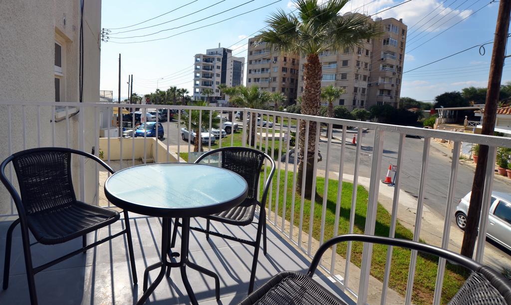 Mackenzie Blu Beach Studio Larnaca Extérieur photo